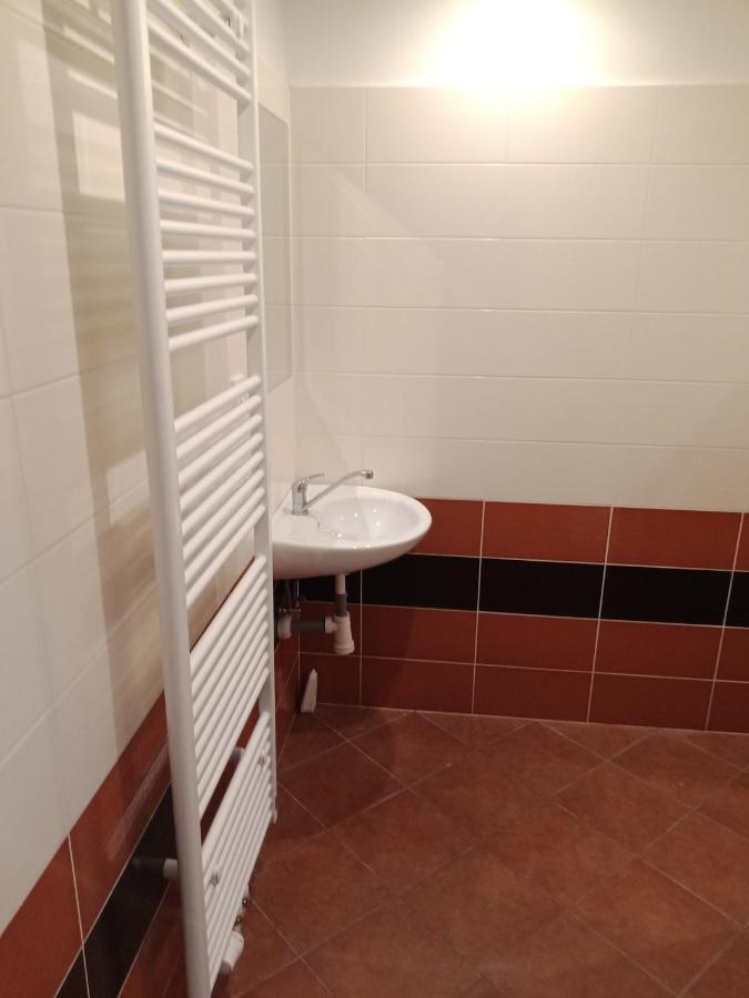 Apartman Obecni Hostinec Provodov (Hradec Kralove) Dış mekan fotoğraf