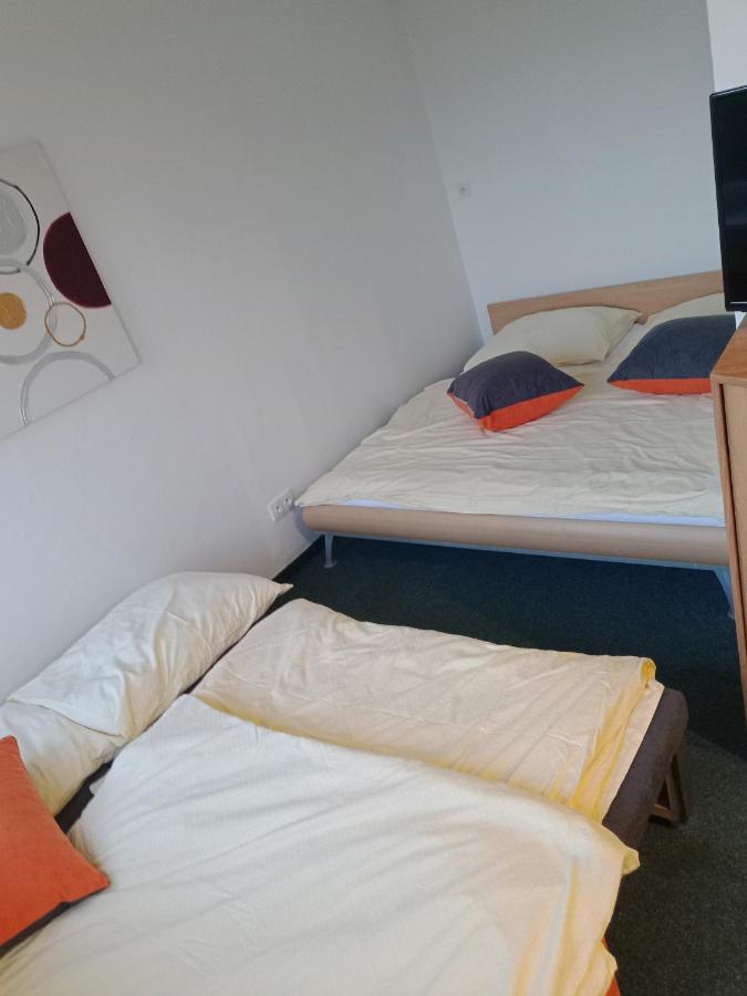 Apartman Obecni Hostinec Provodov (Hradec Kralove) Dış mekan fotoğraf